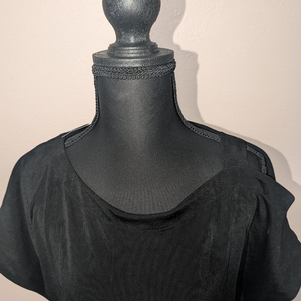 NWT Chico's Black Single Cold Shoulder Top Womens 2 Short Sleeve Shirt - Picture 3 of 10